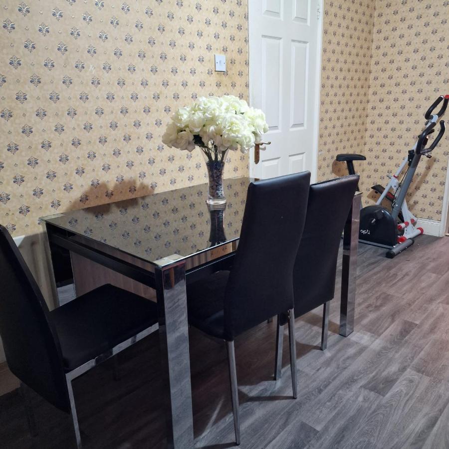 Females Only - Private Bedrooms In Dublin Lucan Exterior foto